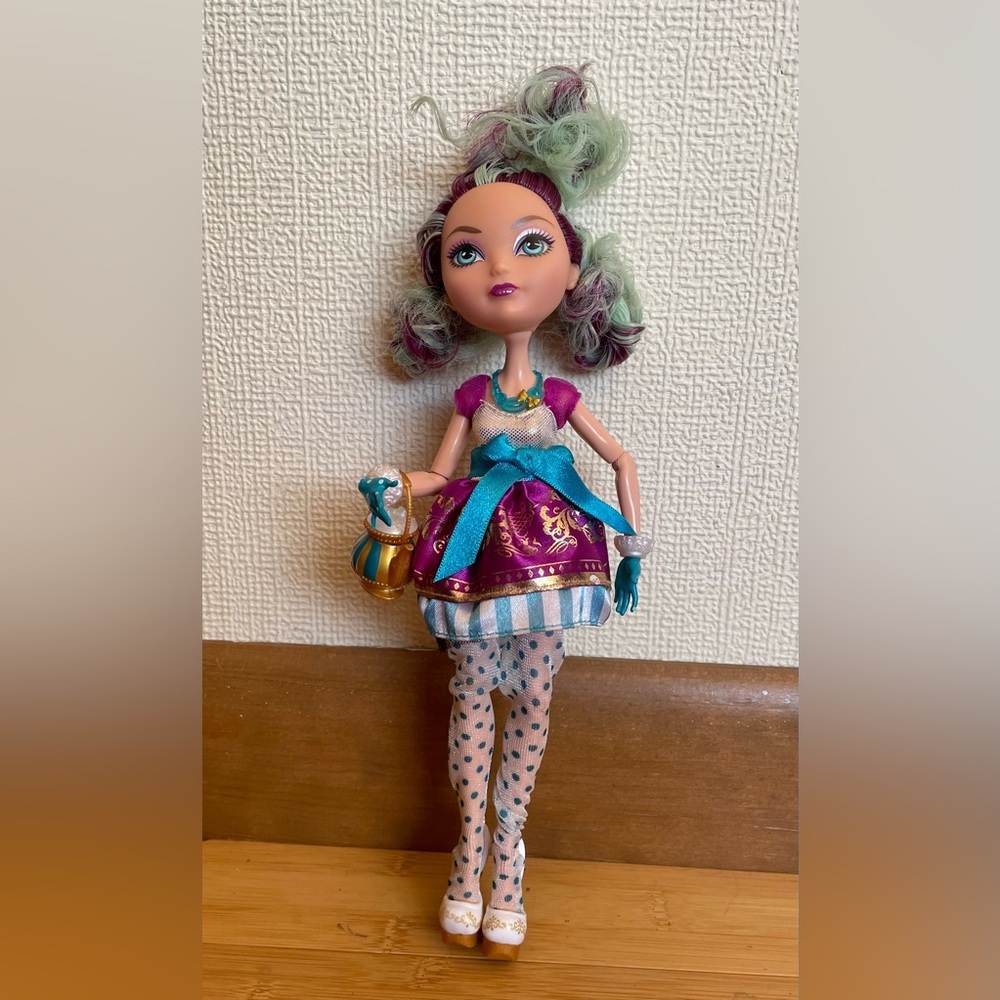 Brat Doll Ever After High - Madeline Hatter